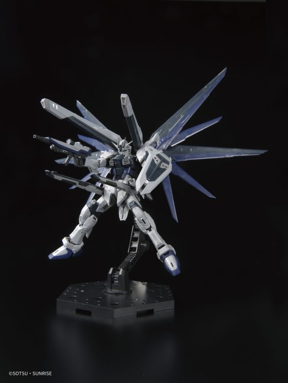 RG 1/144 高达基地限定   ZGMF-X10A 自由高达 Ver.GCP 未启动形态