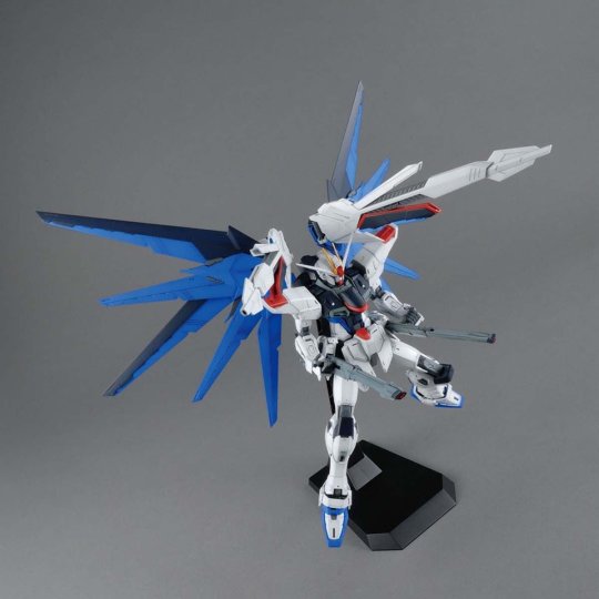 MG 1/100 自由高达 Ver.2.0