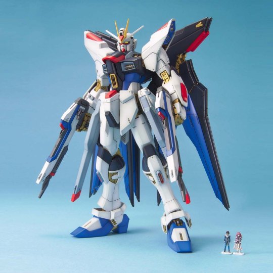 MG 1/100 强袭自由高达