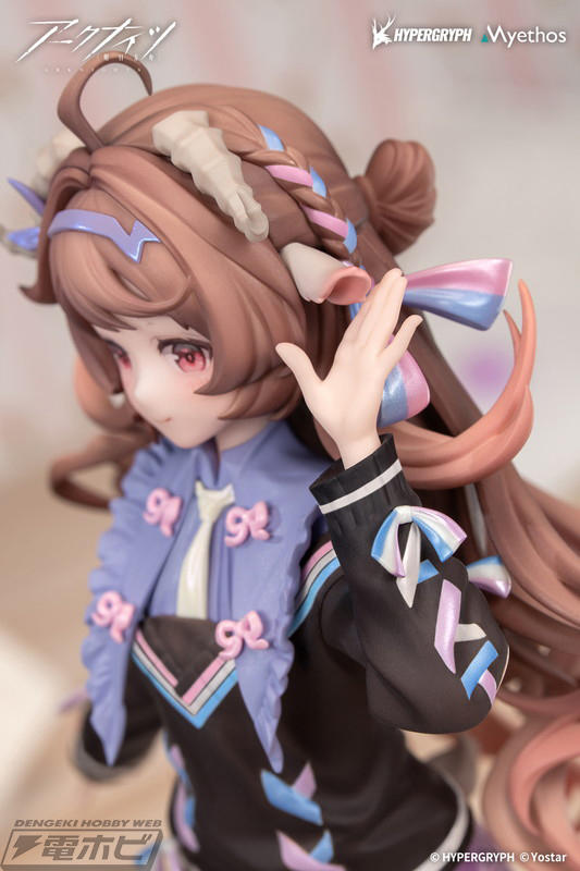 出自《明日方舟》，Junkan Eyyafjatra 的故事 VER。现在是 Myethos 的“Gift+”系列中的人物！预计2027年8月发售！