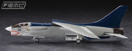 来自“88区”的“F-8E十字军”的1/72比例套件现已推出限量版，并配有“风间真”的亚克力支架！长谷川预定于2026年10月28日发售！