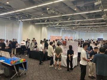 今天我们参加了在秋叶原举办的“模型制造商联合展示暨商务洽谈会”。 *由于这是一次商务洽谈，一般公众不得进入。 @kaiyodo_PR