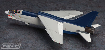 来自“88区”的“F-8E十字军”的1/72比例套件现已推出限量版，并配有“风间真”的亚克力支架！长谷川预定于2026年10月28日发售！