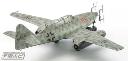 长谷川制作了梅塞施密特 Me262 两座夜间战斗机版的 1/72 比例套件！于 2026 年 9 月 19 日星期六作为限量生产商品发售，并附有新贴花！