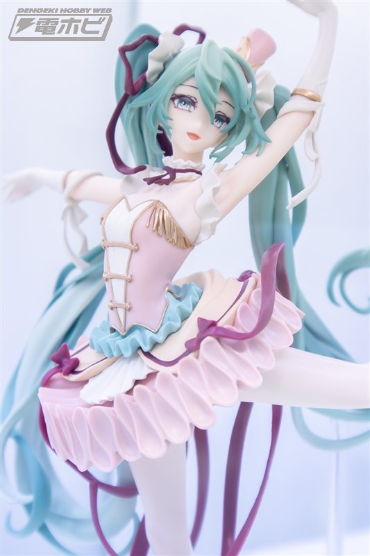 2026年8月下旬登場予定の新作プライズ『初音ミク』『リゼロ』『葬送のフリーレン』『劇場版 まどマギ 』などのプライズフィギュアが秋葉原で展示！