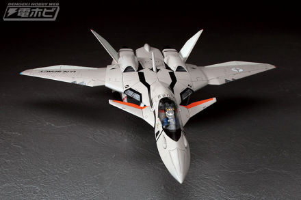 长谷川的《超时空要塞》套件转售信息！ “VF-1超级/强袭女武神”和“林明美”搭配“蛋飞机”的手办将于2026年10月16日至11月4日重新发售。