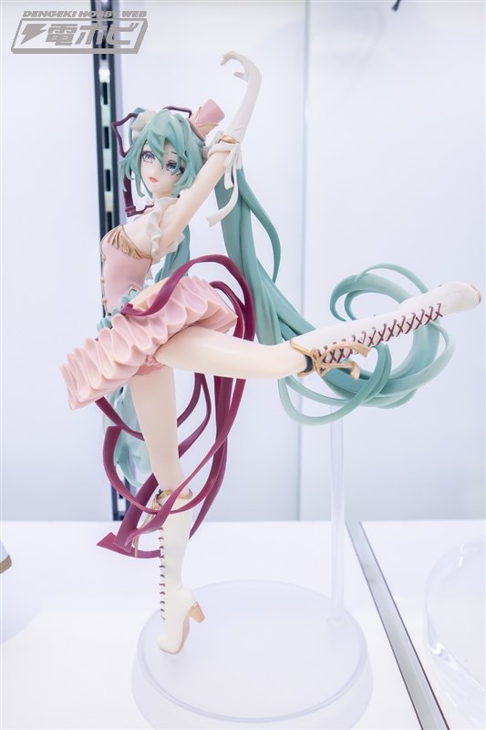 2026年8月下旬登場予定の新作プライズ『初音ミク』『リゼロ』『葬送のフリーレン』『劇場版 まどマギ 』などのプライズフィギュアが秋葉原で展示！