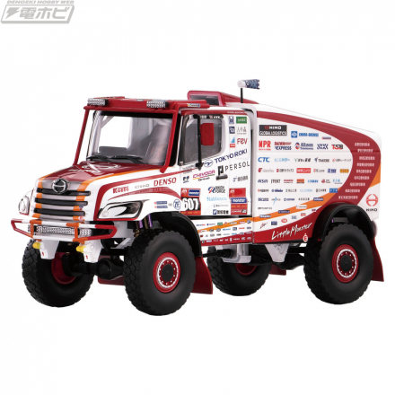 2025年ダカールラリーを総合13位で完走した「HINO 600シリーズ」607号車が1/43スケール完成品モデルとなって日野ヒューテックから登場！スポンサーマークや鯉のぼりも再現！